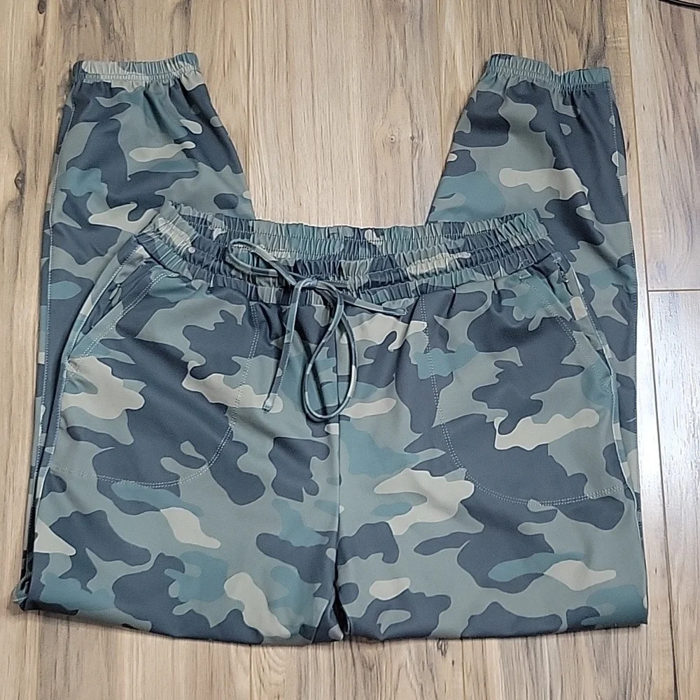 Zac & Rachel Camo Joggers - Picture 2 of 13